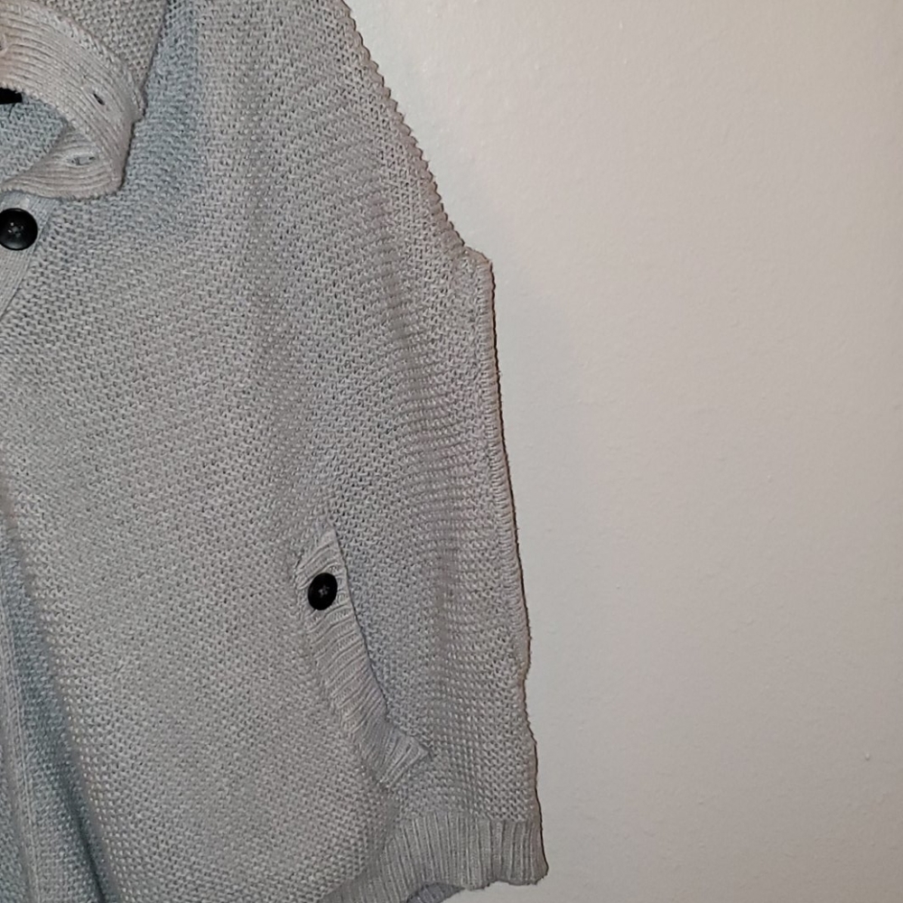 Poncho - Picture 4 of 7